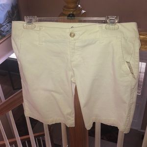 White Bermuda shorts! Perfect for summer!size 5/6